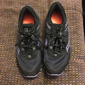 Saucony Size 11 Women’s sneakers. EUC. Like new!